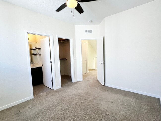Building Photo - Luxury Slot-Style Town Home in the Heart of RiNo