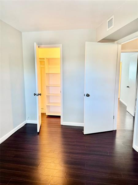 Building Photo - 905 NE 28th St