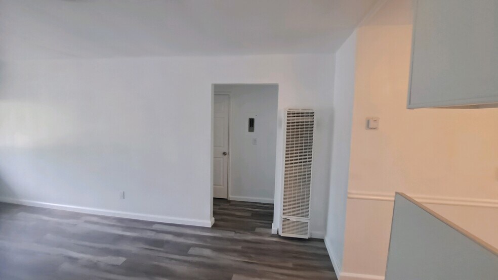 Building Photo - 621 Grand Fir Ave