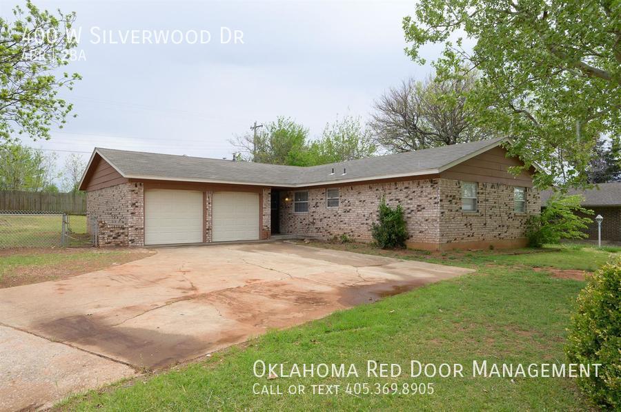 Building Photo - 400 W Silverwood Dr