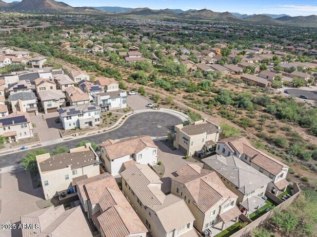 Building Photo - 2337 W Gloria Ln