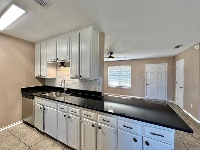 Building Photo - Available Now! Newly Updated 3/2 in Flint!