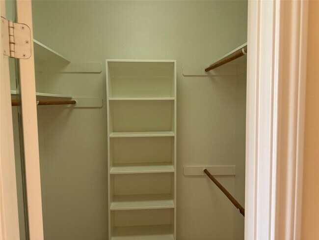 Building Photo - 10727 Gilford Crest Dr