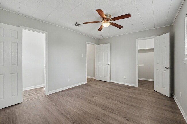Building Photo - 8807 Barton St