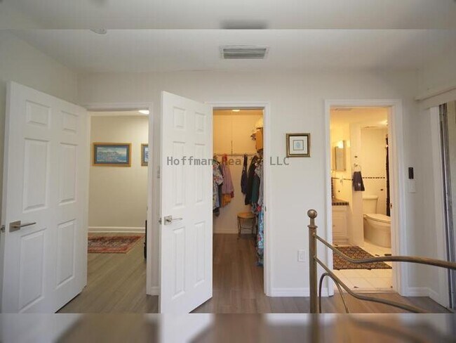 Building Photo - Waterfront 2BR Condo with Private Garage and Water Views in Tampa