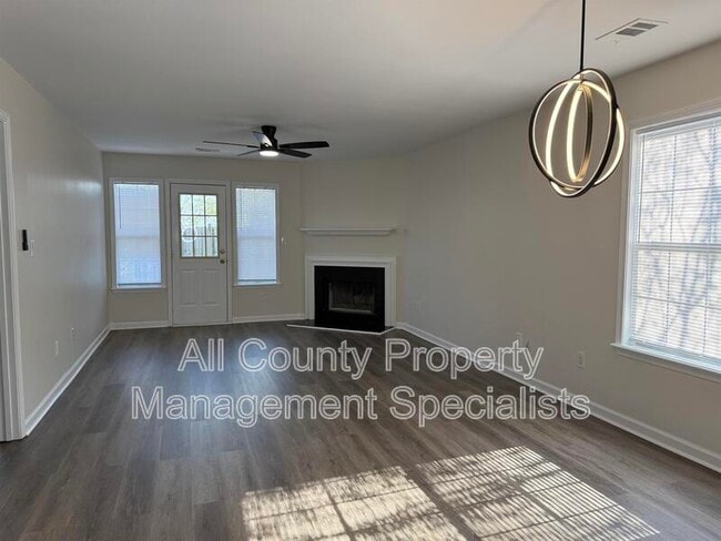Building Photo - 122 Hounds Ct S