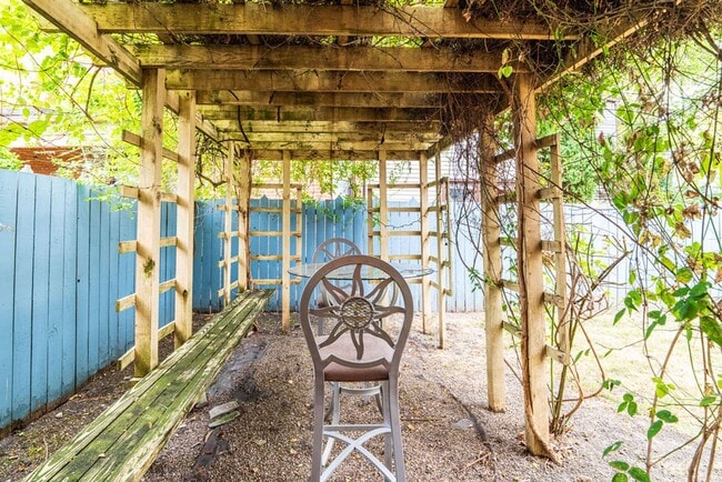 Building Photo - Huge Brick House in Victorian Village/Short North, Beautiful Woodwork 3 Car Garage and Swimming pool