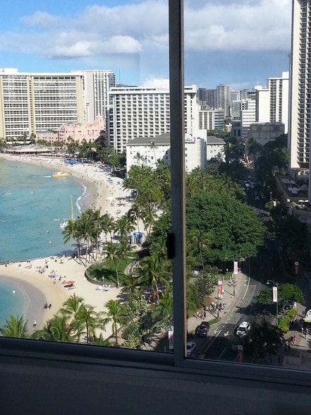 Building Photo - 2500 Kalakaua Ave