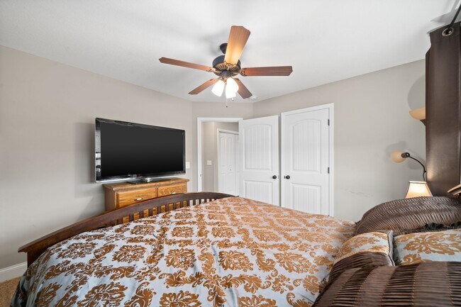 Building Photo - 1831 Camelot Dr