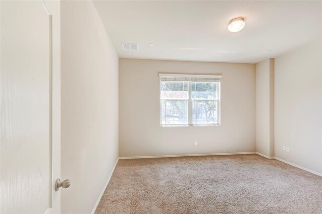 Building Photo - 1604 Greenside Dr