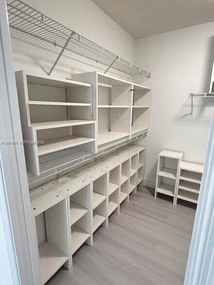 Building Photo - 3600 Yacht Club Dr
