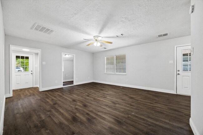 Building Photo - 21197 Live Oak St