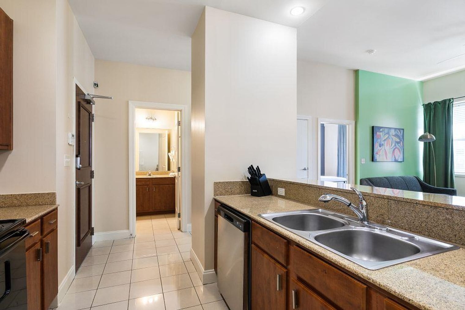 Building Photo - 925 Common St