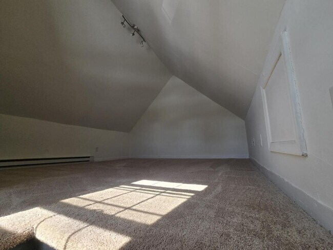 Building Photo - 76 Chestnut St