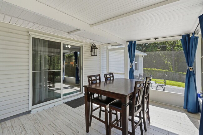Building Photo - "Charming Pet Friendly 4-Bed Oasis in South Crestview with $500.00 Off First Full Months Rent!"
