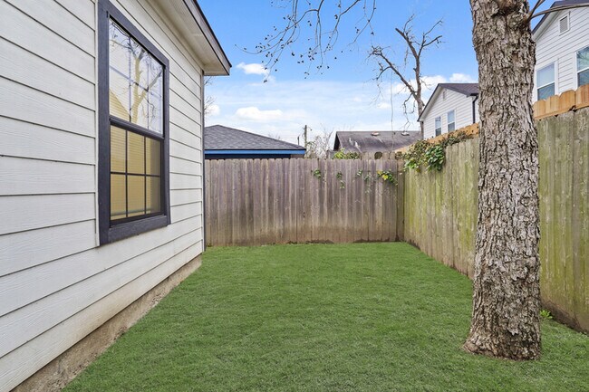 Building Photo - 4802 Cruse Rd