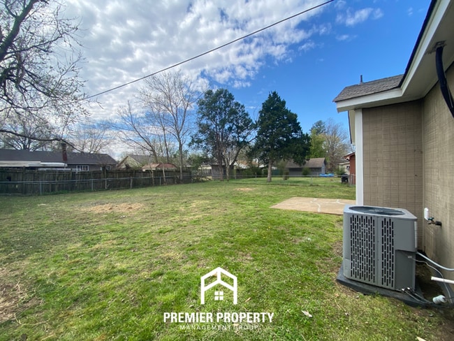 Building Photo - 6313 Leamont Dr