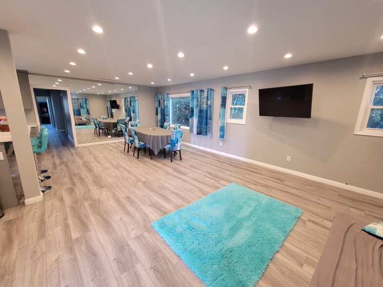 Building Photo - 1415 Stearns Dr