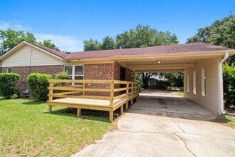 Building Photo - Spacious Bellview 2BR/1.5BA Duplex with Large New Front Deck, Fenced Backyard & Covered 2-Car Car...