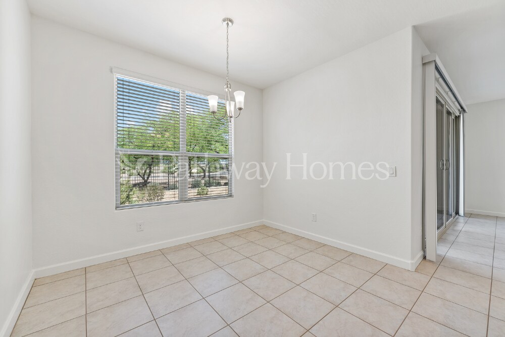 Building Photo - 18241 N Crestview Ln