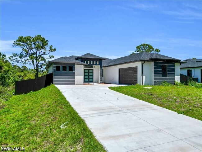 Building Photo - 1229 Augusta St E