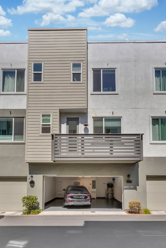 Building Photo - 2370 Filbert St