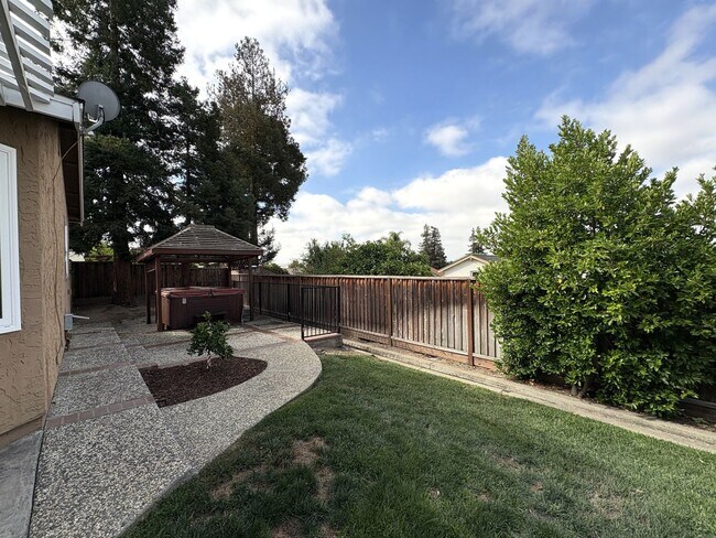 Building Photo - 3532 Rollingside Dr