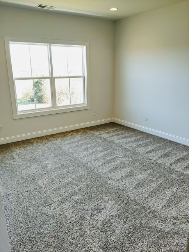 Building Photo - Luxury Town Home - Williamson County - End Unit