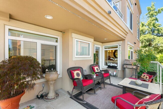 Building Photo - Luxury spacious unit with partial downtown view in Magnolia