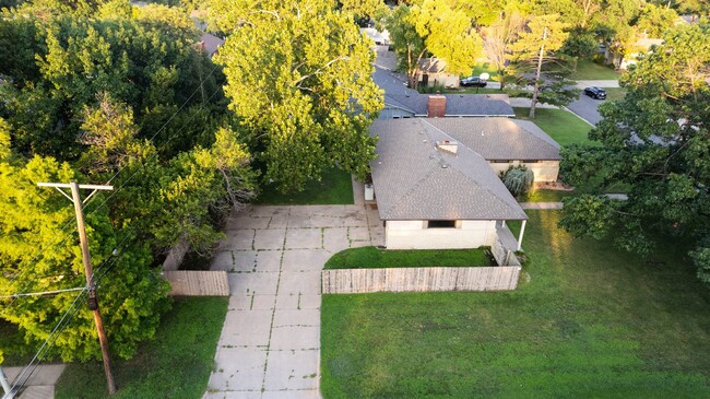 Building Photo - Mid-Century 3 Bedroom in Pine Valley Estates