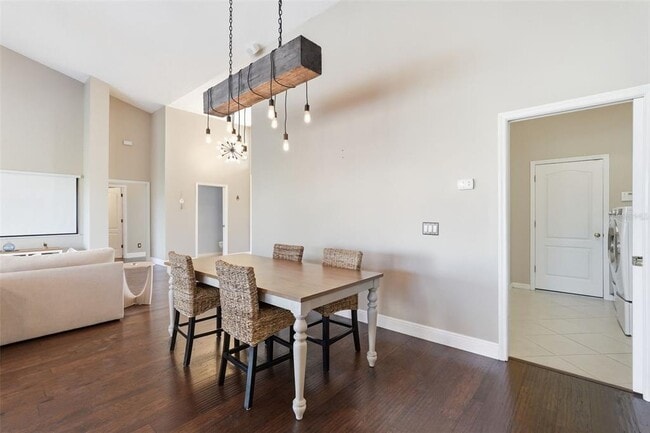 Building Photo - 909 Allegro Ln