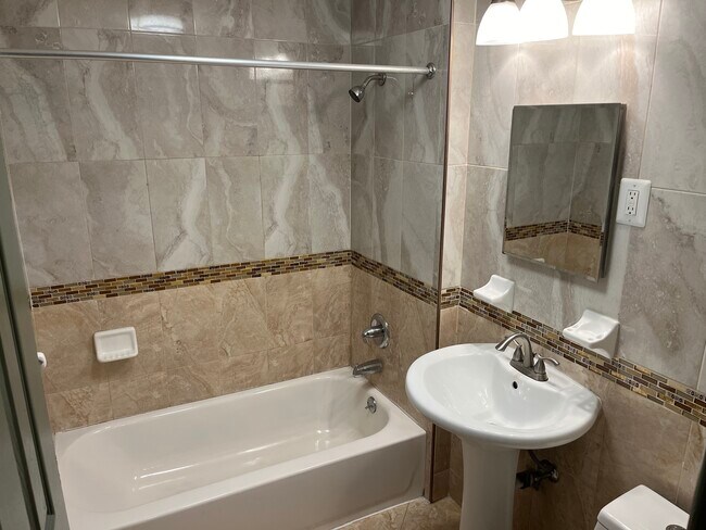 Building Photo - 32 Cook Ave