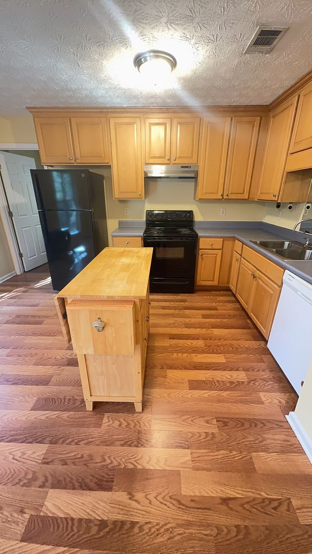 Building Photo - 1809 Azalea Dr