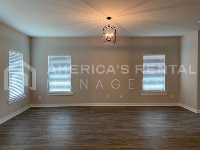 Building Photo - Home for Rent in Jemison, AL! Available to View!