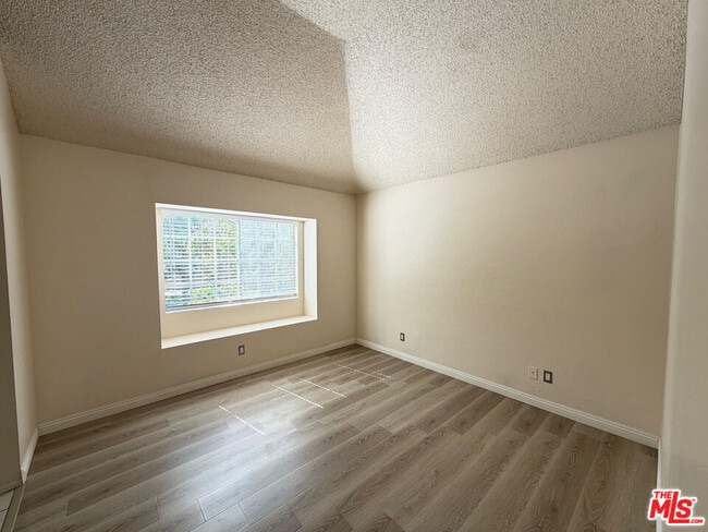 Building Photo - 5740 Canterbury Dr