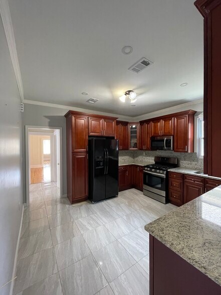 Building Photo - 1018 Kilsyth Rd