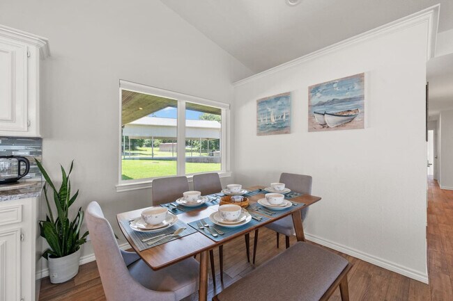 Building Photo - 1012 Chestnut Dr