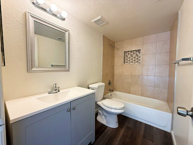 Building Photo - Spacious Garden Lakes Beauty – Vaulted Ceilings, 3-Car Garage & Stunning Upgrades!