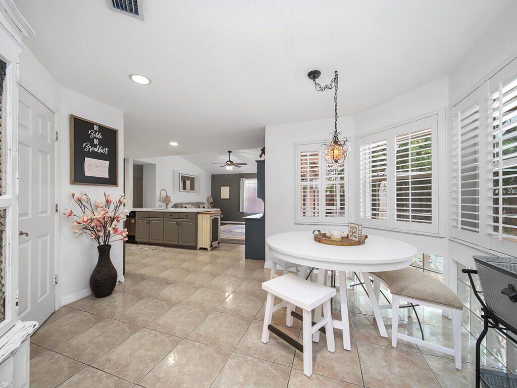 Building Photo - 3051 SW Earl Ave