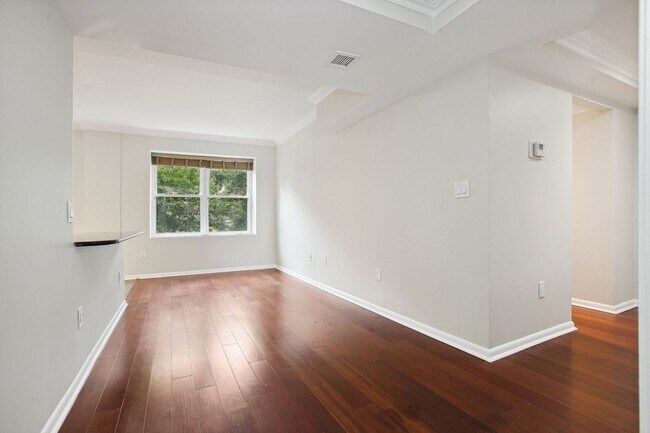 Building Photo - Logan Circle! Available Now! High End // 2...