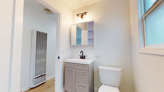 Building Photo - Mid-Century Home Available in the Richmond...