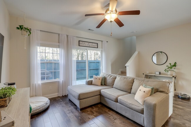 Building Photo - 413 Ferguson Ln