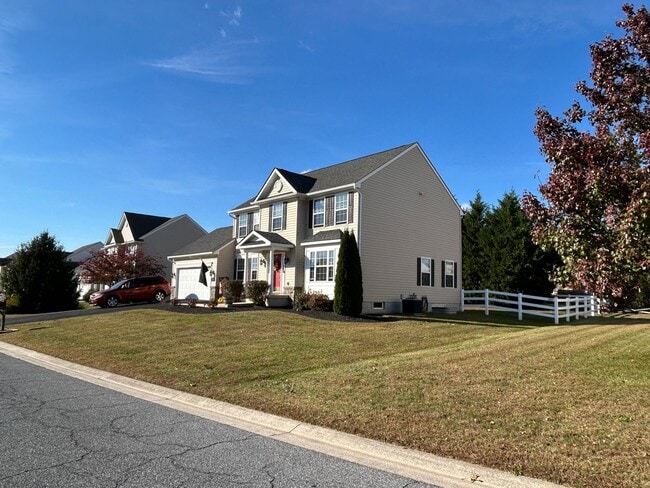 Building Photo - 84 Laks Ct