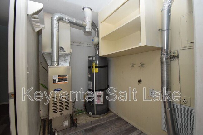 Building Photo - 3215 S 4400 W