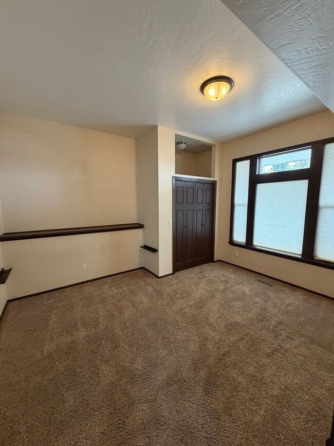 Building Photo - 943-943 W Granite St