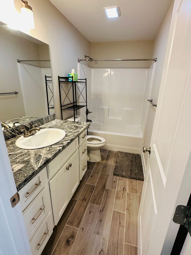 Building Photo - Spacious 3BR Home Near UT Hospital & Downtown Knoxville
