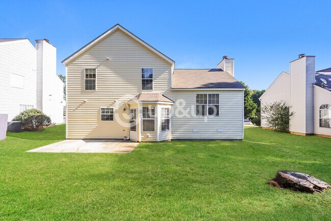 Building Photo - Fantastic 3bd/2.5ba home! Coming soon!