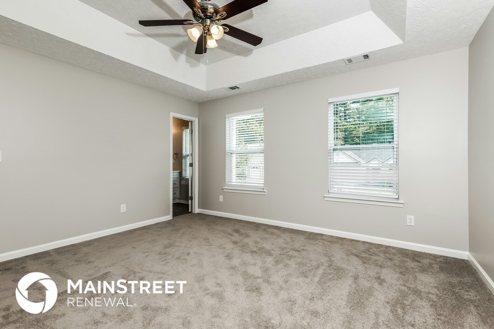 Building Photo - 7925 Woodlake Dr