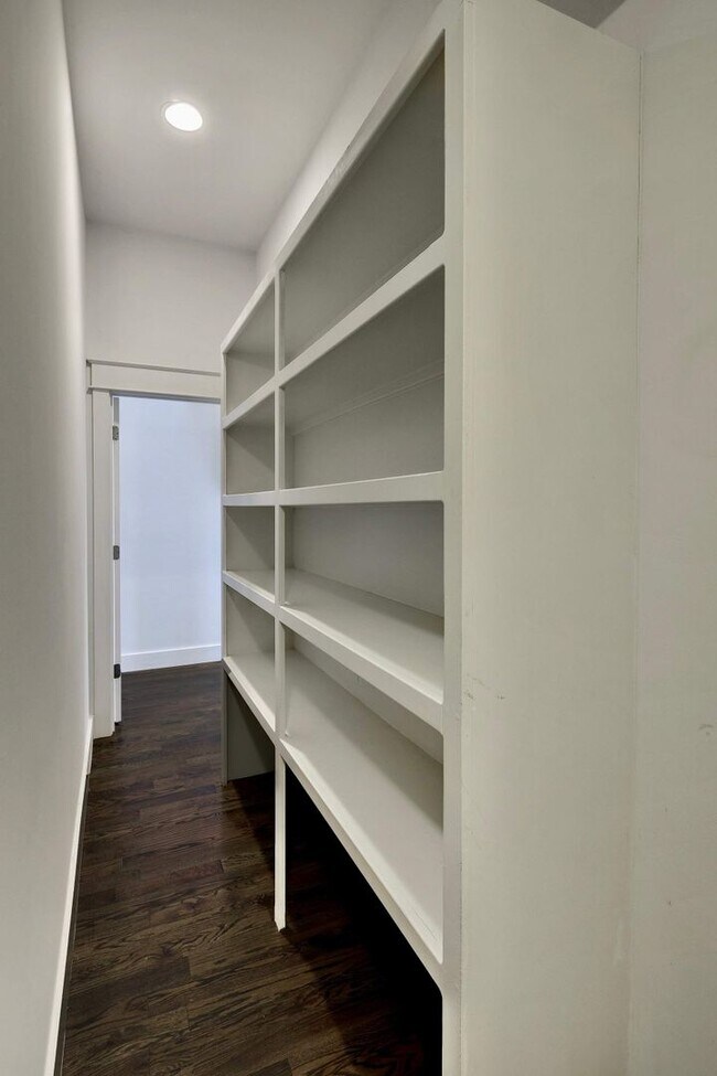 Building Photo - EAST NASHVILLE - FOUR BEDROOM Historic Home with amazing views of Nashville Skyline!