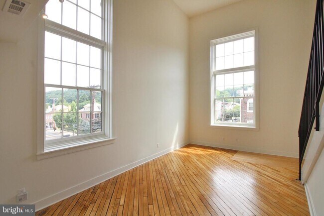 Building Photo - 71 N Main St